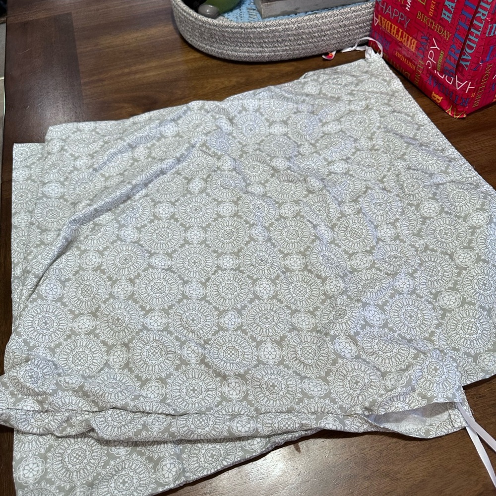 White and Gray Patterned dust bag set of 4